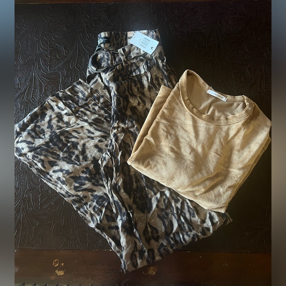 Cheetah or leopard print pant outfit size small